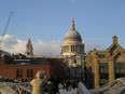 Blick von der Millenium Bridge in London auf St. Pauls